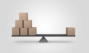 Balkenwaage, die falsch misst